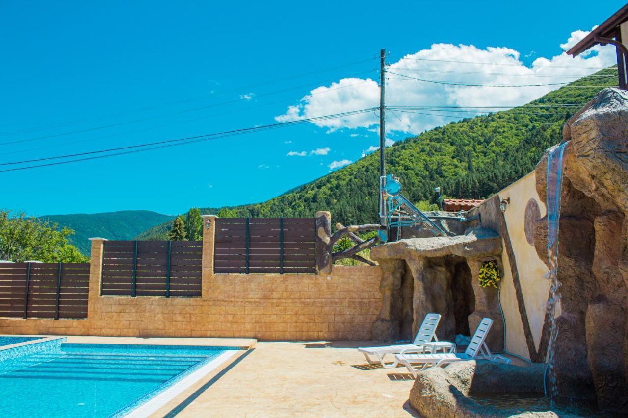 Guesthouse The Rock Sapareva Banya Ngoại thất bức ảnh